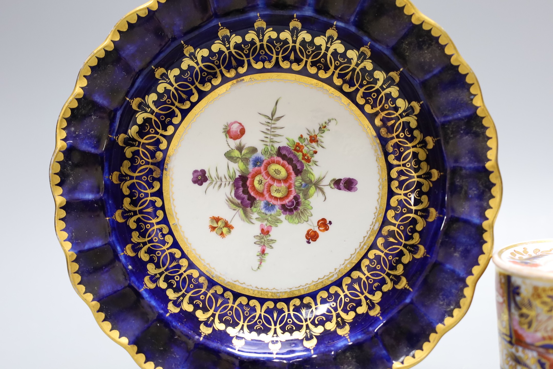 A Chamberlain drum-shaped inkwell painted with an imari pattern 240 and a Chamberlain plate painted with formal flower sprays within 'wet' blue borders, script mark, plate 19 cms diameter